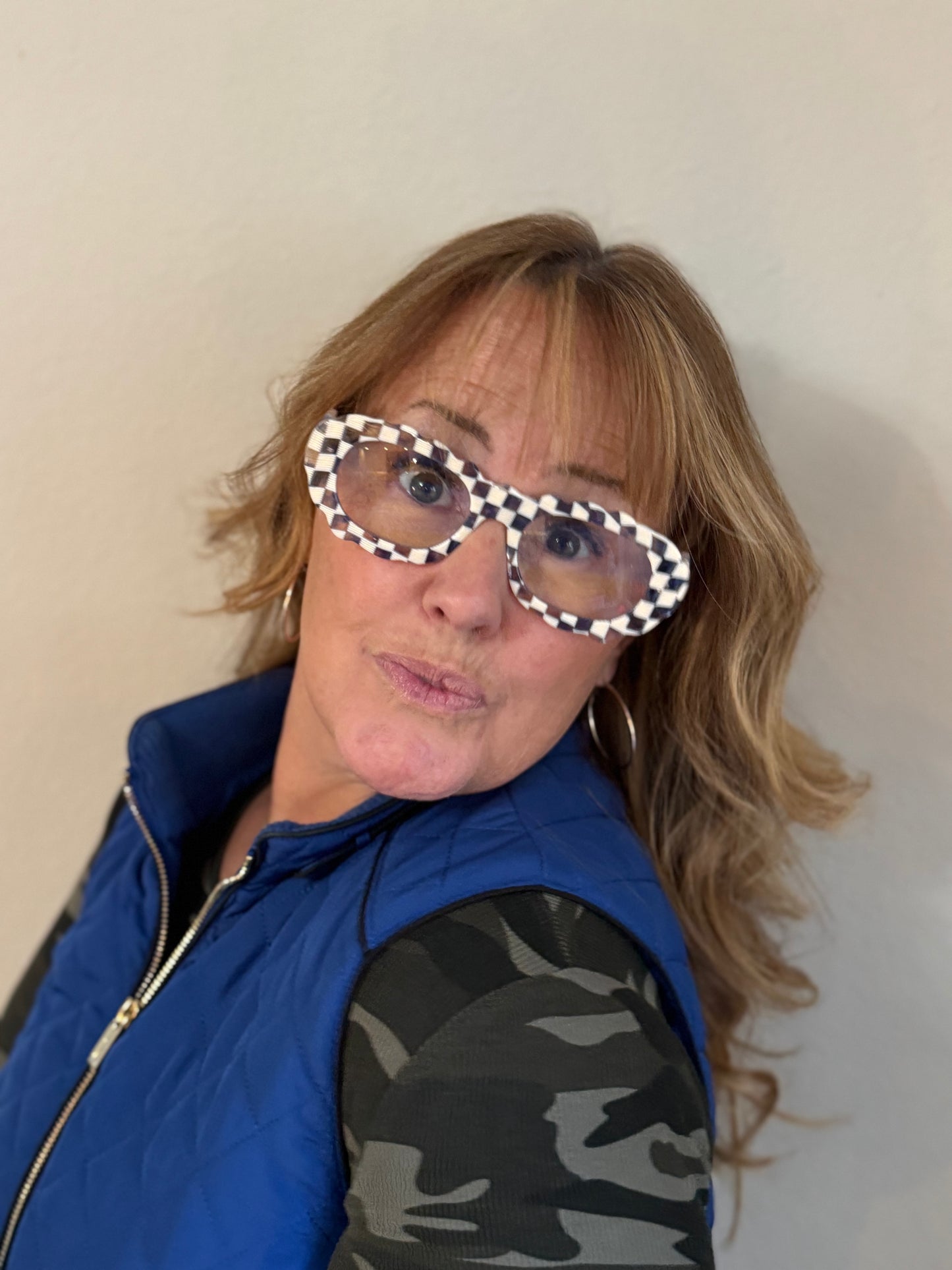 Midlifers CLOUD 9 reader in checkered