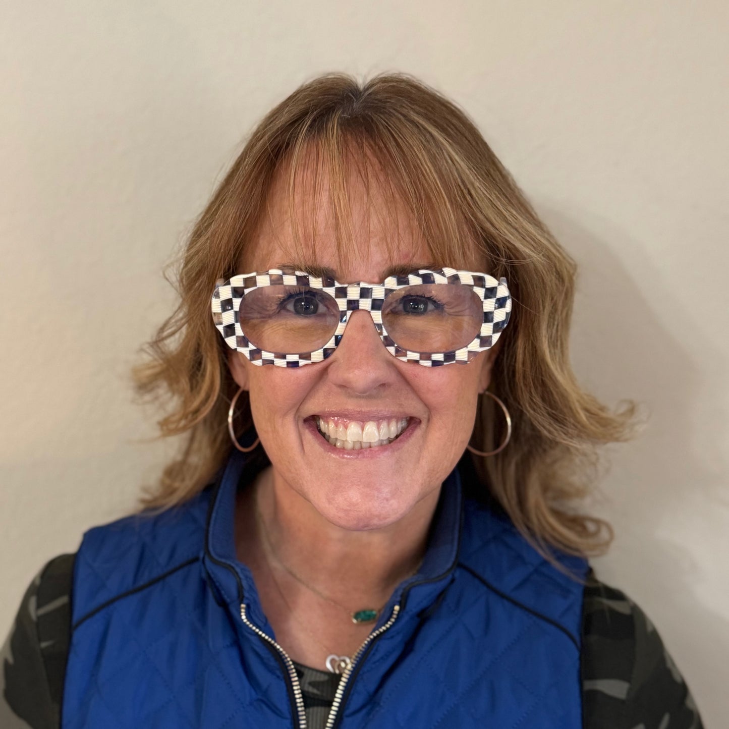 Midlifers CLOUD 9 reader in checkered