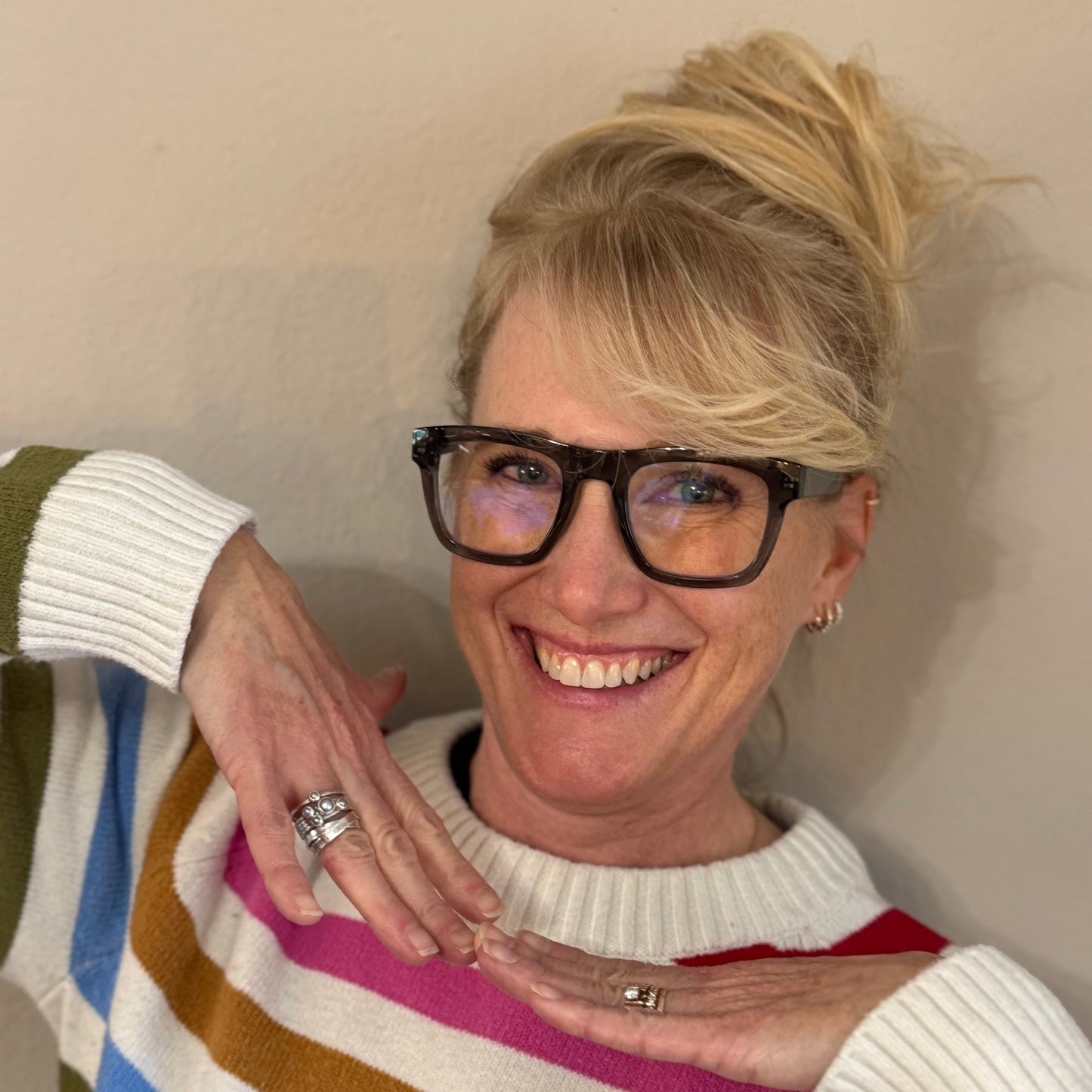 Midlifers SHAPER reader in shadow